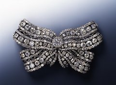 Große Brustschleife der Königin Amalie Auguste (Der Diamantschmuck und die Perlen der Königinnen)