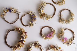 Teaserbild zur Veranstaltung AUSGEBUCHT! Trockenblumenkranzbinden mit Emma Auerbach von &quot;Bei den Blumen&quot;