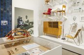 Blick in die Ausstellung des Kunstgewerbemuseums, des Vitra Design Museums und der Wüstenrot Stiftung »Deutsches Design 1949 – 1989. Zwei Länder, eine Geschichte«, 2021