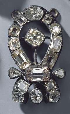  Teilstück eines Muffhakens (Diamantschmuck und die Perlen der Königinnen)