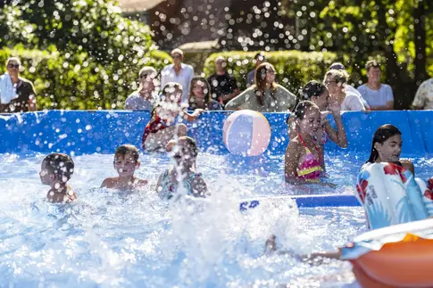 Menschen im Pool