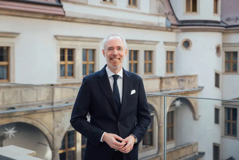 Dr. Bernd Ebert, Generaldirektor der Staatlichen Kunstsammlungen Dresden Dr. Bernd Ebert, Generaldirektor der Staatlichen Kunstsammlungen Dresden