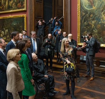 Eine Pressekonferenz in einem Ausstellungsraum der Gemäldegalerie Alte Meister 