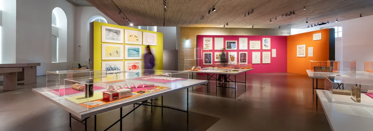 Ausstellungsansicht „Fluxuriös! Kunst und Anti-Kunst der 1960er bis 1990er Jahre“