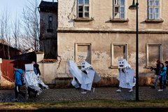 Maskenumzug beim Workshop Wernar Universum