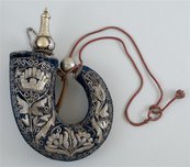 Pulverhorn aufwendig verziertes Horn mit Deckel