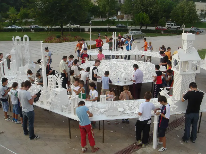 Olafur Eliasson, The cubic structural evolution project, 2005