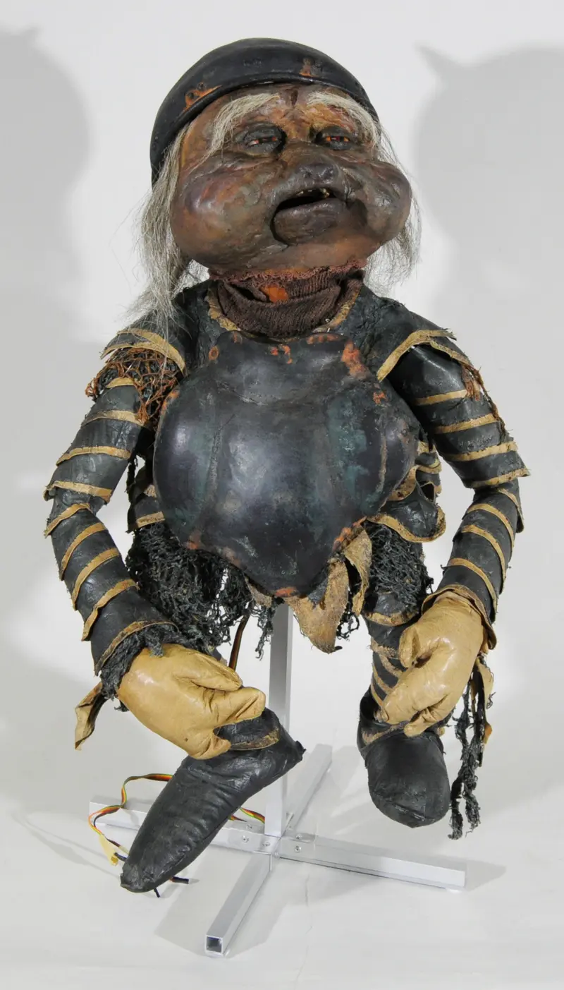 Ansicht einer koboldartigen Puppe