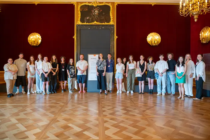 Gruppenbild aller Teilnehmenden