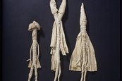 Zeremonialfiguren kleine Figuren aus Rindenbast