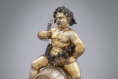 Bacchus auf einem Fass, Meinrand I Bauch, Nürnberg, 1590-1602 Figur mit einem Glas Wein in der Hand sitzt auf einem Weinfass