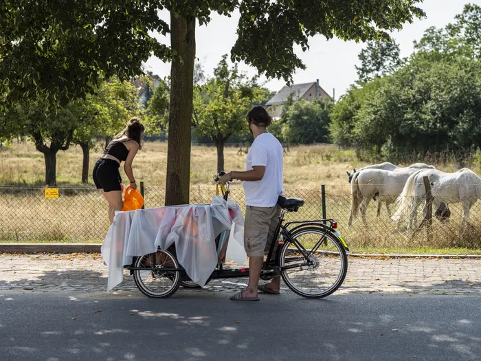 Menschen mit Lastenrad