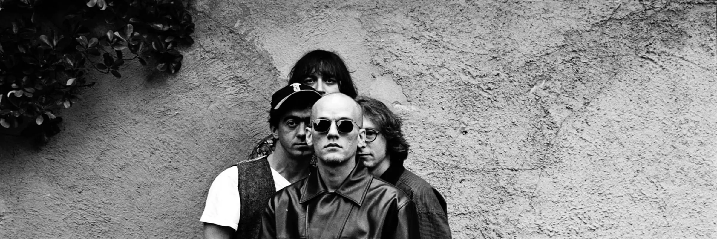 schwarzweiß-Fotografie der Band R.E.M.