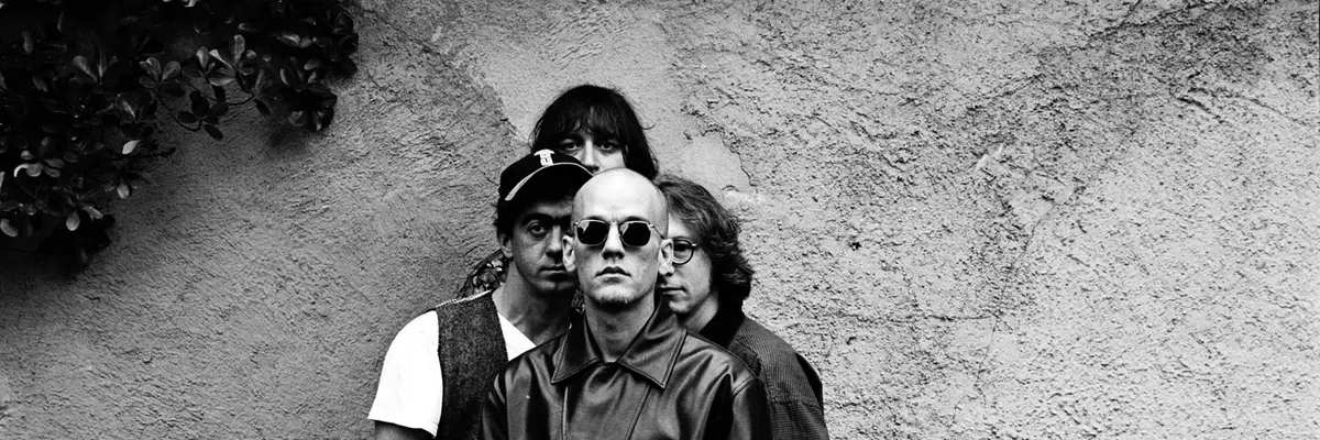 schwarzweiß-Fotografie der Band R.E.M.