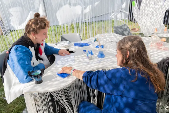 Performance von Karoline Krawc & Hella Stoleccyc (kolektiw wakuum) 