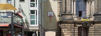 Basketballkorb an einer Wand