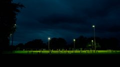 Fußballplatz im Dunkeln