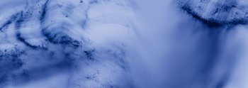 blaue Fläche mit fluidartigen Bewegungen