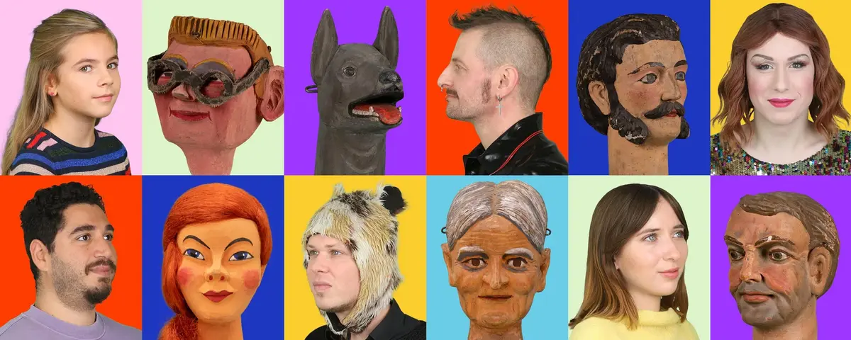 Köpfe von Menschen und Puppen