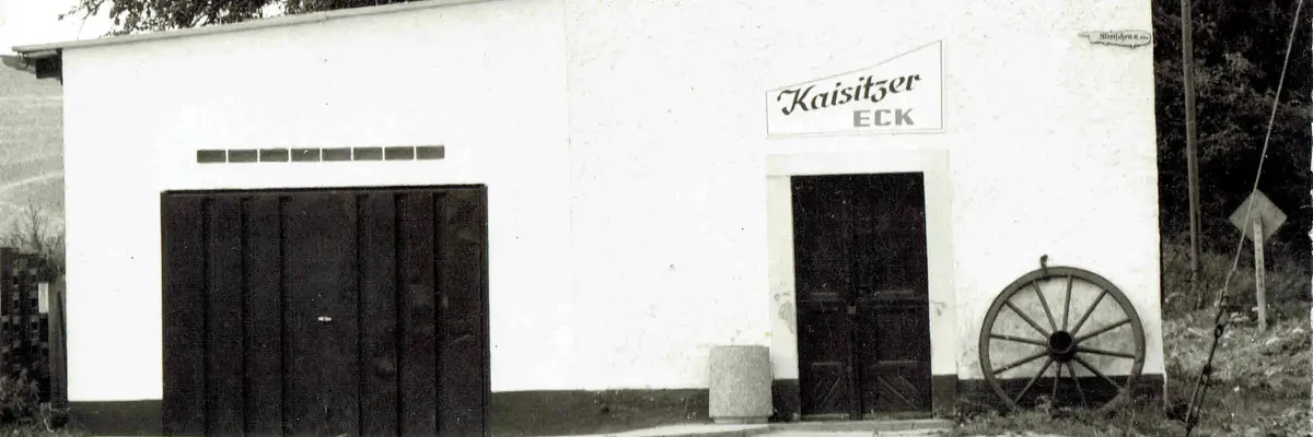 ein weißes Dorfhaus