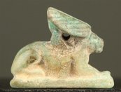 Liegender Hase Skulptur eines liegenden Hasen