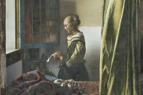 Das Gemälde zeigt ein Mädchen, das einen Brief vor dem Fenster liest. Ein Teppich im Vordergrund bildet eine Grenze zwischen dem Betrachter und dem Mädchen. 