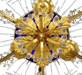 Goldener Kronleuchter