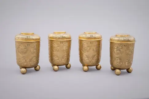 Münzbecher mit dem Monogramm HC