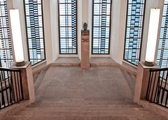 Foyer im GRASSI Museum mit Blick auf die Albers-Fenster, 2015