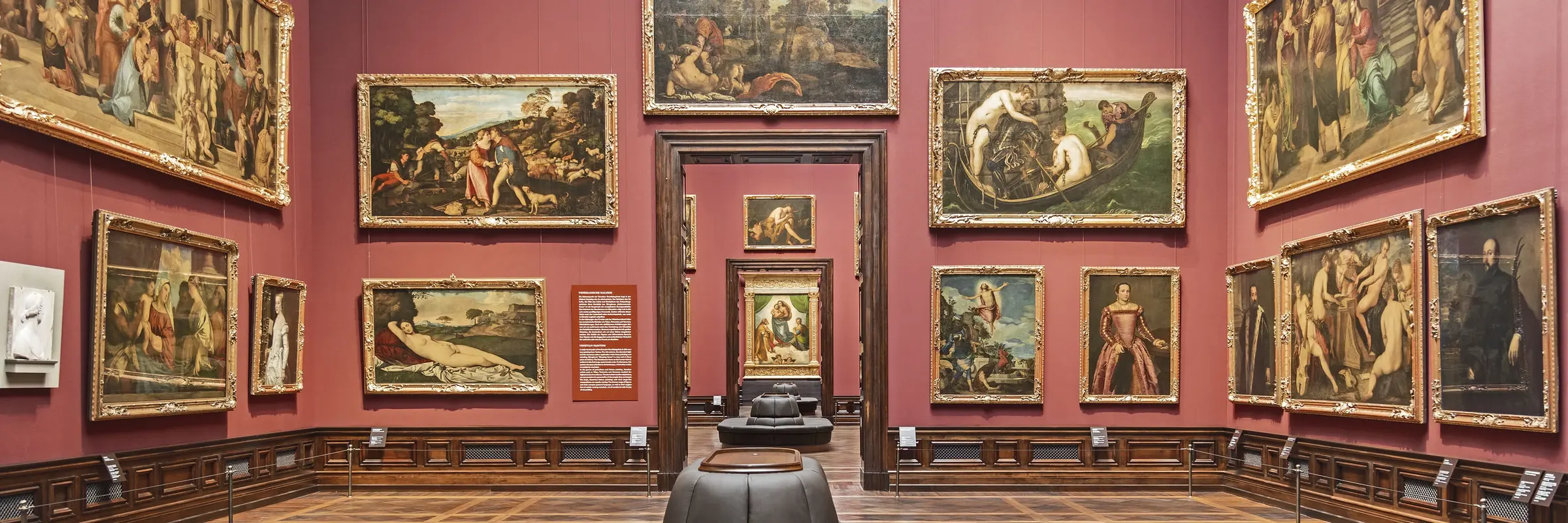 Ein großer Ausstellungssaal der Gemäldegalerie Alte Meister