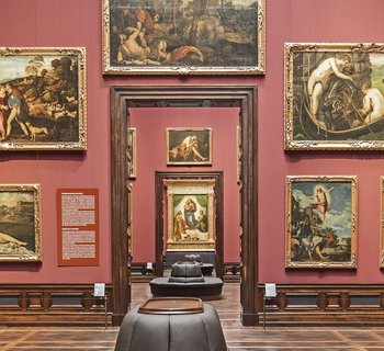 Ein großer Ausstellungssaal der Gemäldegalerie Alte Meister