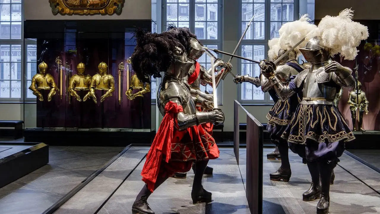 Eine der kostbarsten Prunkwaffen- und Kostümsammlungen: Die Rüstkammer im Residenzschloss Dresden
