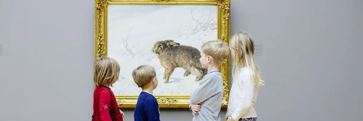 vier Kinder vor Raykis Hasen