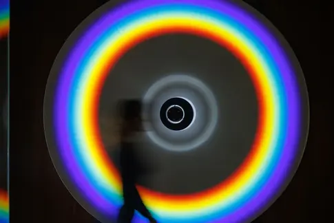 Werkansicht „Euphorisches Licht für den Mathematisch-Physikalischen Salon“ licht museum ausstellung exponat installation kunst