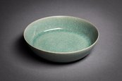 Ru-Schale, Pinselwaschgefäß, China, 1100–1125 hellgrüne Schale mit vielen kleinen Rissen von oben