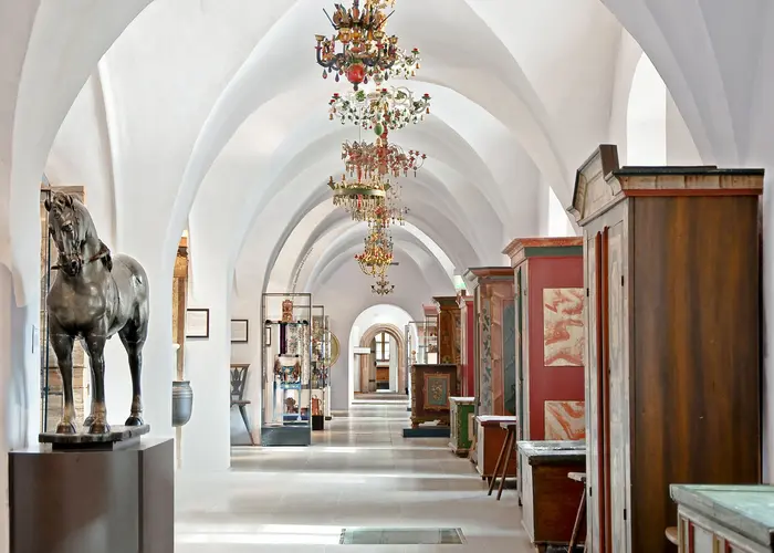 Blick in die Erdgeschosshalle des Jägerhofs