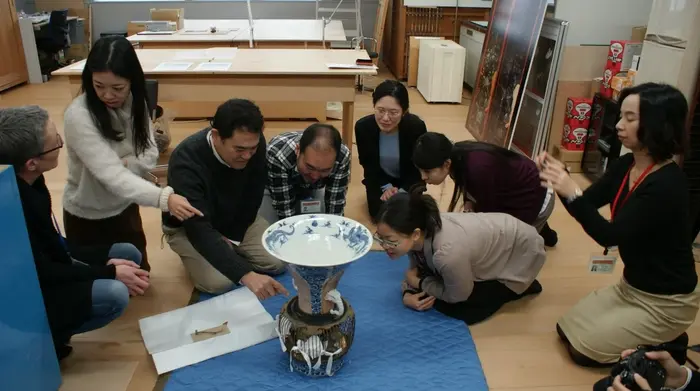 Nach dem Transport einer Vogelbauervase aus der Porzellansammlung Dresden im Tokyo National Research Institute for Cultural Properties TOBUNKEN durchgeführt. 